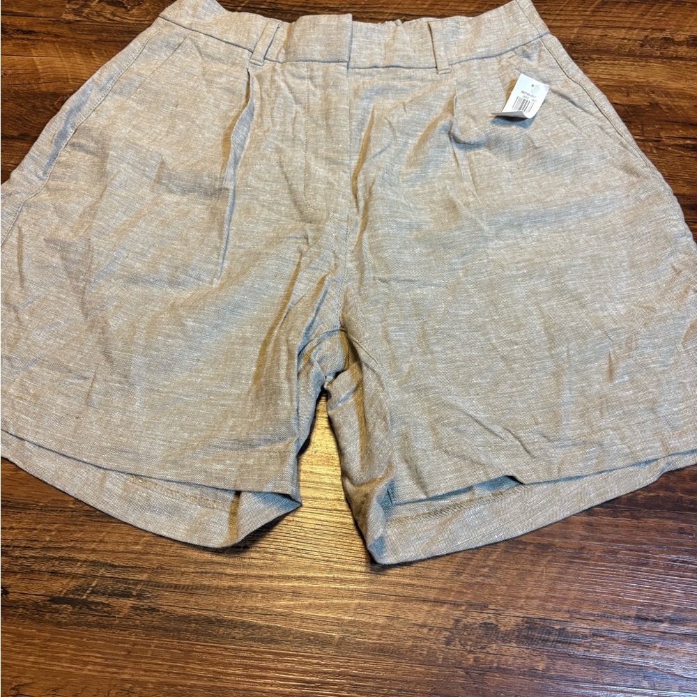 Old Navy Women’s natural beige Shorts New With Tags Size Medium